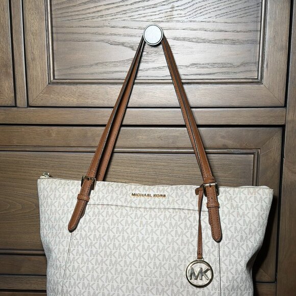 Michael Kors MK Signature Tote Bag — Vanilla & Acorn Monogram - Picture 11 of 16